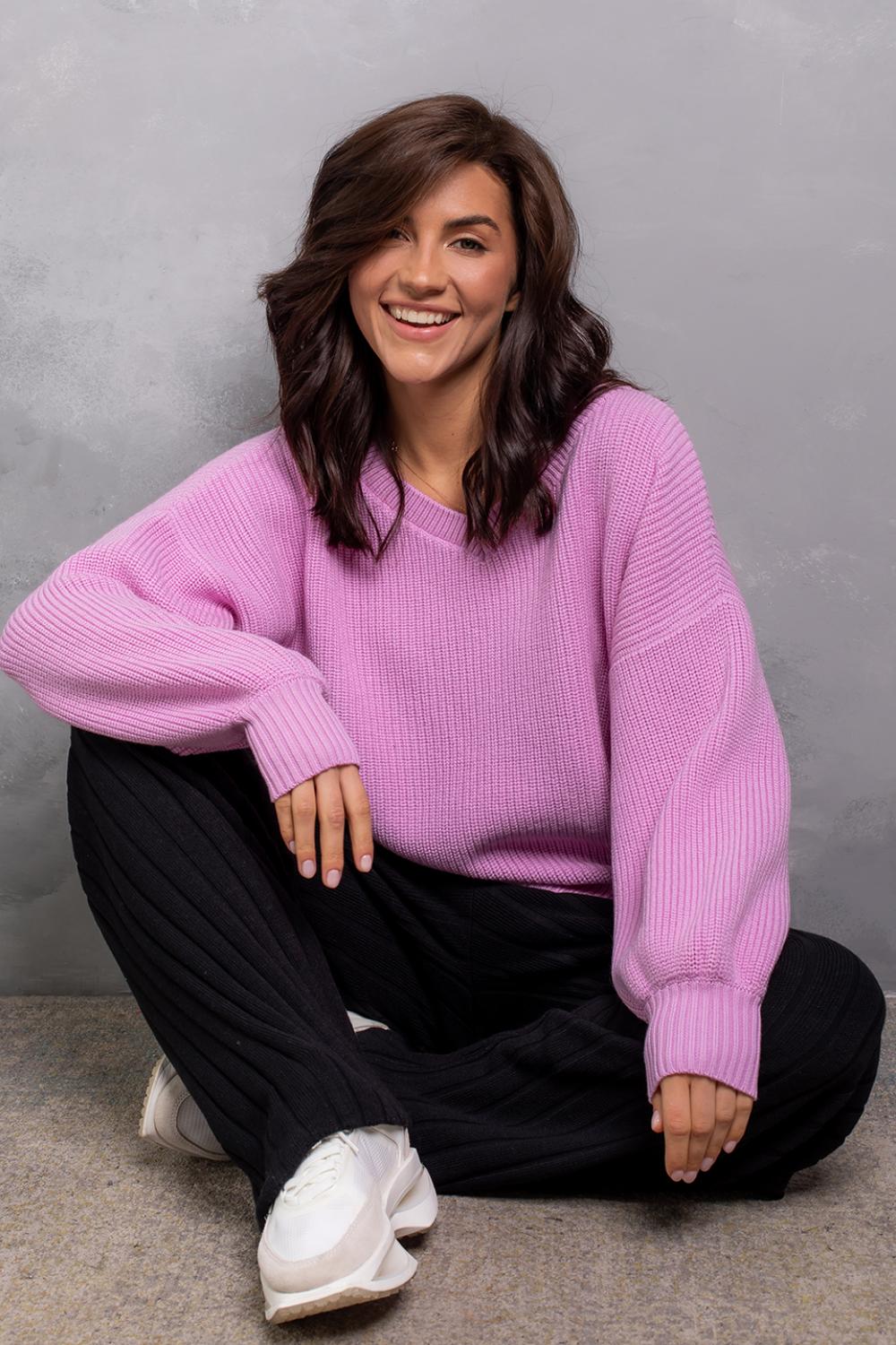 Светр з V-подібним вирізом горловини 1203