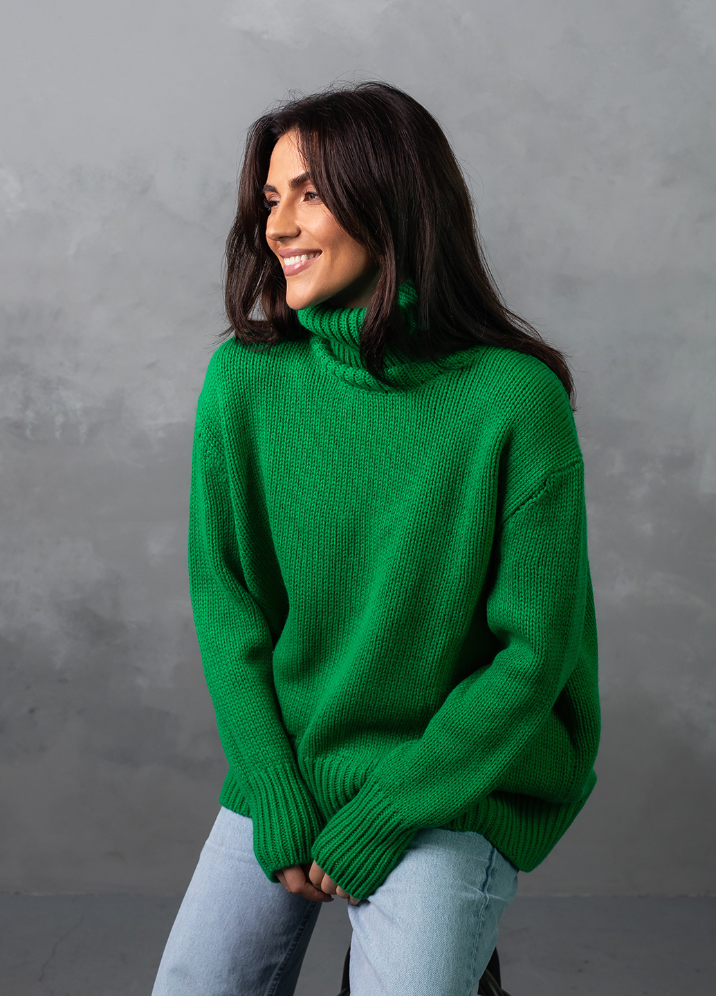 Светр оверсайз з високим коміром 0095