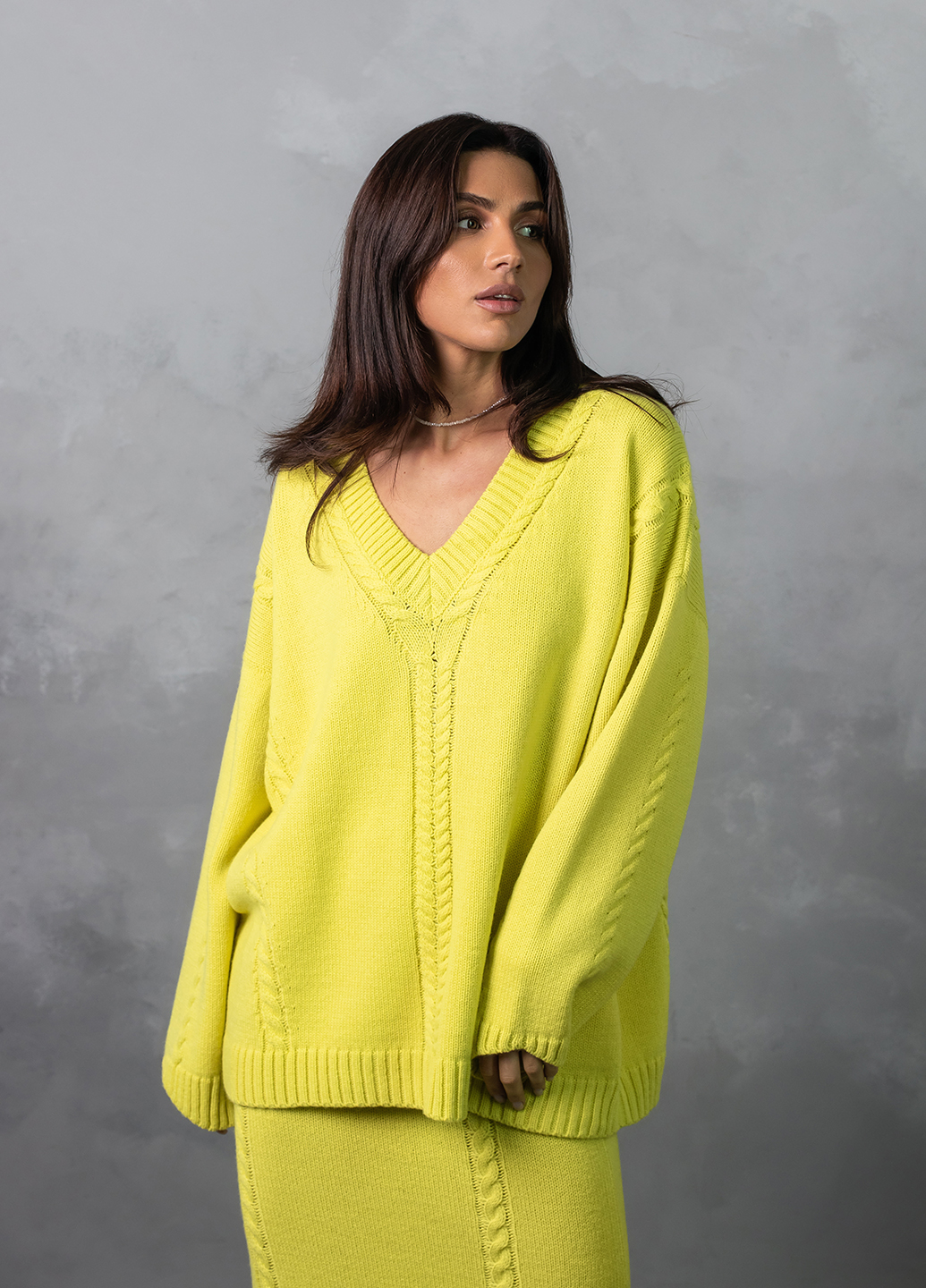 Светр з V-подібним вирізом 0146